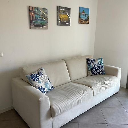 Dolcecasaleogiu Con Parcheggio Coperto Gratuito Apartment Vitinia Екстериор снимка