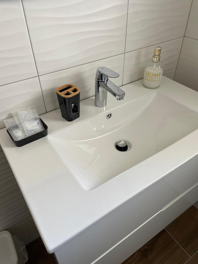 Dolcecasaleogiu Con Parcheggio Coperto Gratuito Apartment Vitinia Екстериор снимка
