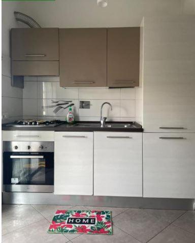 Dolcecasaleogiu Con Parcheggio Coperto Gratuito Apartment Vitinia Екстериор снимка